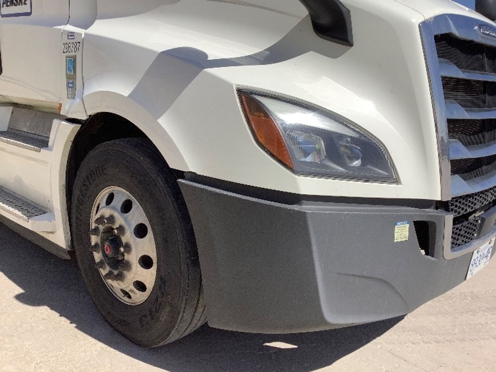 Sleeper Tractor-Heavy Duty Tractors-Freightliner-2020-T12664ST-Winnipeg-MB-824,506\n\t\tkm-$ 85,250 - Image 25