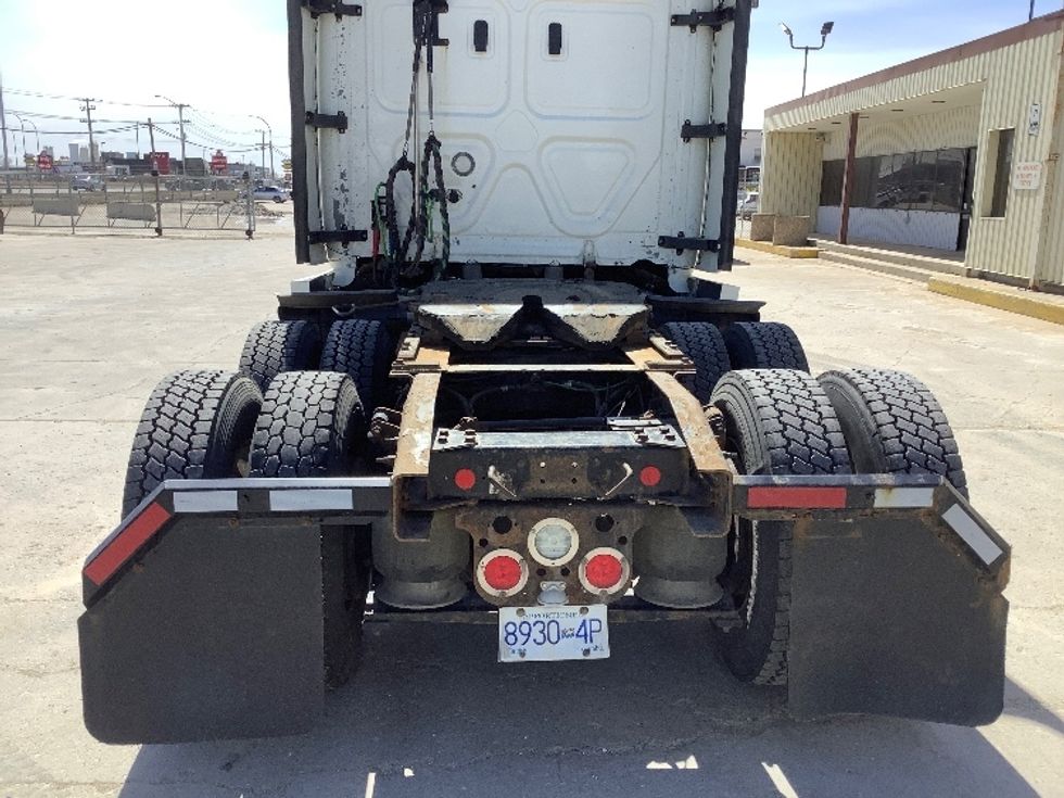 Sleeper Tractor-Heavy Duty Tractors-Freightliner-2020-T12664ST-Winnipeg-MB-824,506\n\t\tkm-$ 85,250 - Image 6