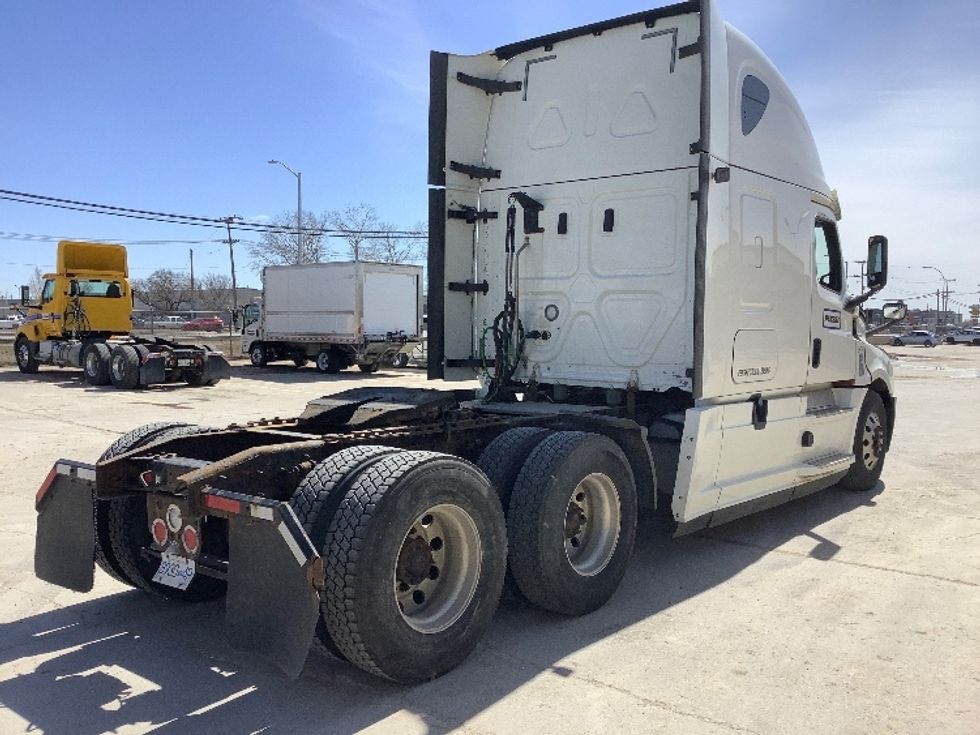 Sleeper Tractor-Heavy Duty Tractors-Freightliner-2020-T12664ST-Winnipeg-MB-824,506\n\t\tkm-$ 85,250 - Image 7