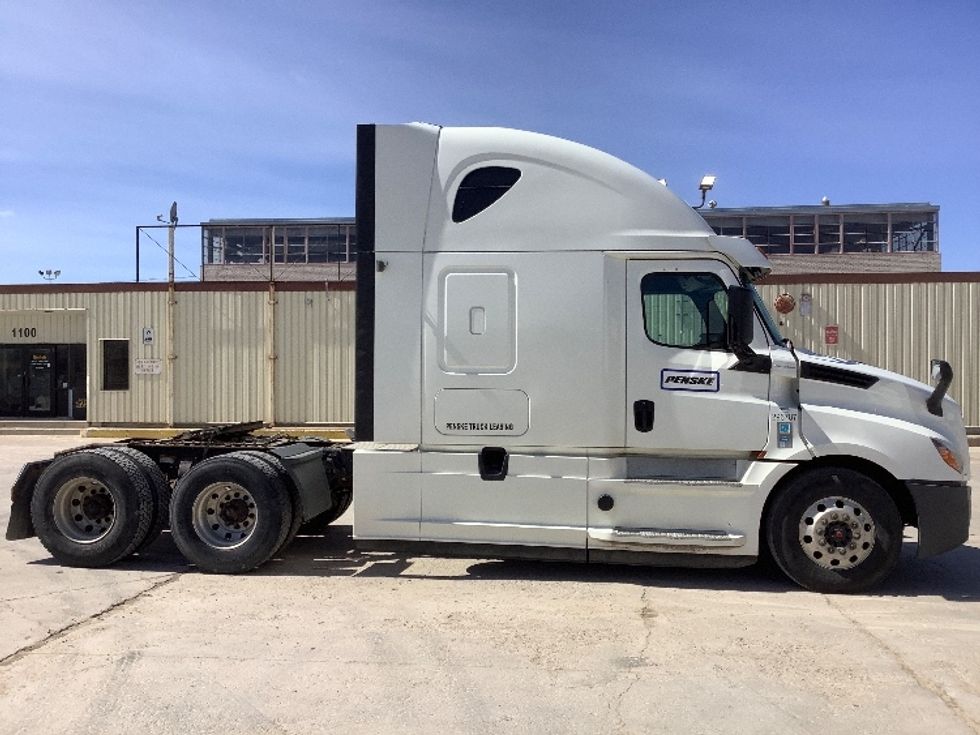 Sleeper Tractor-Heavy Duty Tractors-Freightliner-2020-T12664ST-Winnipeg-MB-824,506\n\t\tkm-$ 85,250 - Image 8