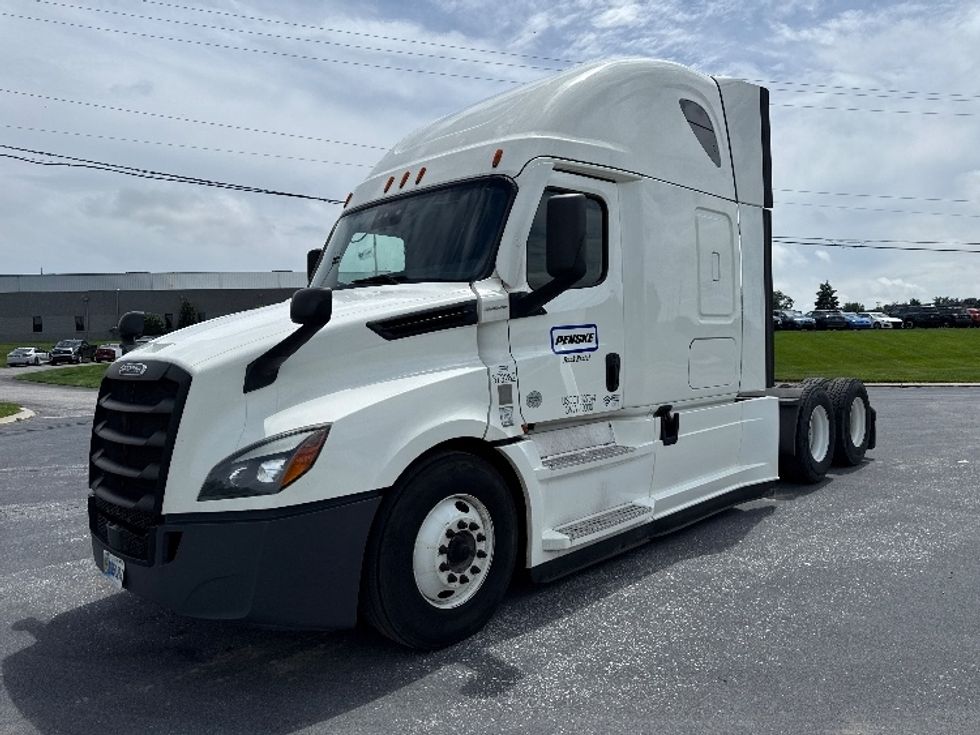 Sleeper Tractor-Heavy Duty Tractors-Freightliner-2020-T12664ST-York-PA-592,038\n\t\tmiles-$ 54,250 - Image 1