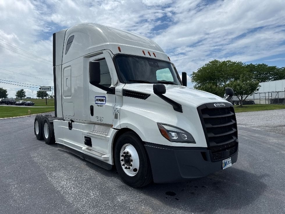 Sleeper Tractor-Heavy Duty Tractors-Freightliner-2020-T12664ST-York-PA-592,038\n\t\tmiles-$ 54,250 - Image 3
