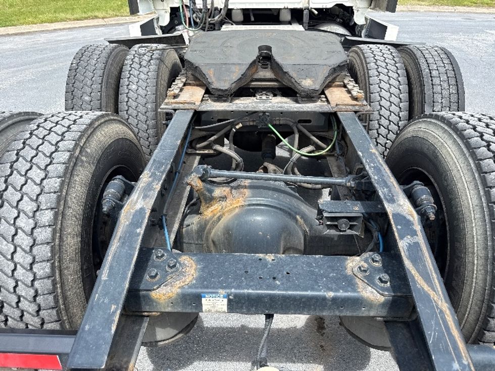 Sleeper Tractor-Heavy Duty Tractors-Freightliner-2020-T12664ST-York-PA-592,038\n\t\tmiles-$ 54,250 - Image 6