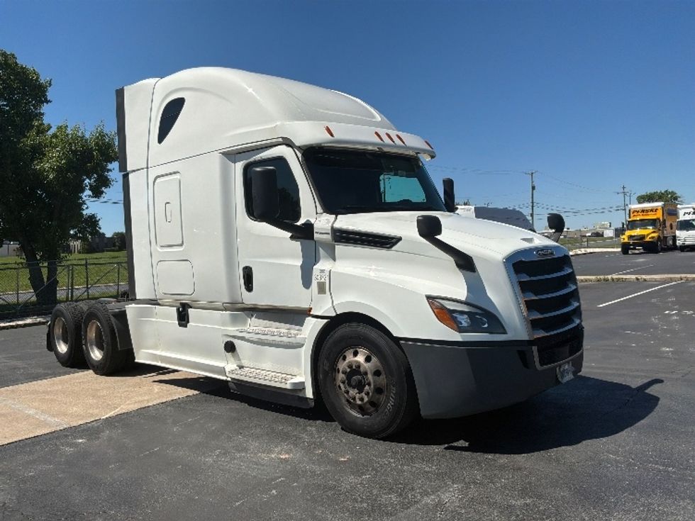 Sleeper Tractor-Heavy Duty Tractors-Freightliner-2020-T12664ST-York-PA-612,057\n\t\tmiles-$ 54,250 - Image 1