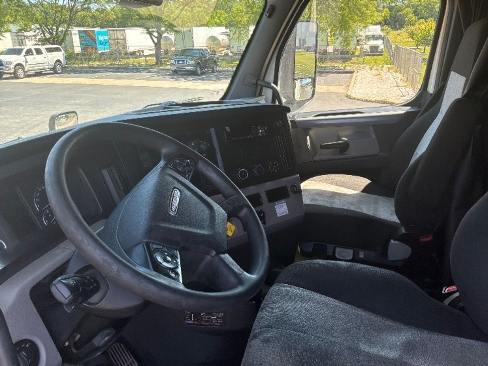 Sleeper Tractor-Heavy Duty Tractors-Freightliner-2020-T12664ST-York-PA-612,057\n\t\tmiles-$ 54,250 - Image 10