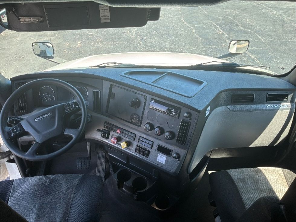 Sleeper Tractor-Heavy Duty Tractors-Freightliner-2020-T12664ST-York-PA-612,057\n\t\tmiles-$ 54,250 - Image 12