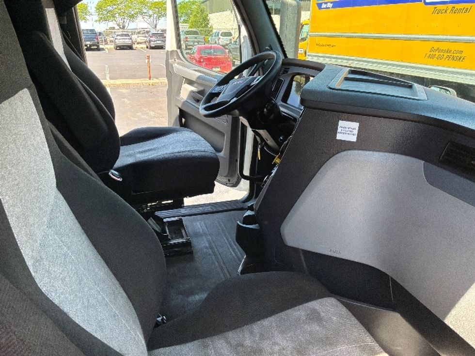 Sleeper Tractor-Heavy Duty Tractors-Freightliner-2020-T12664ST-York-PA-612,057\n\t\tmiles-$ 54,250 - Image 15