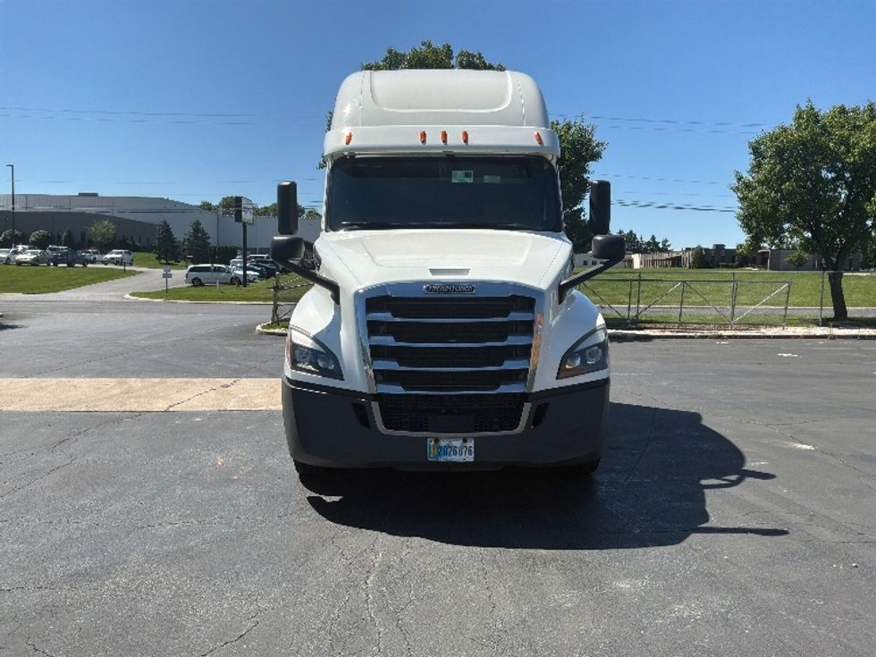Sleeper Tractor-Heavy Duty Tractors-Freightliner-2020-T12664ST-York-PA-612,057\n\t\tmiles-$ 54,250 - Image 2