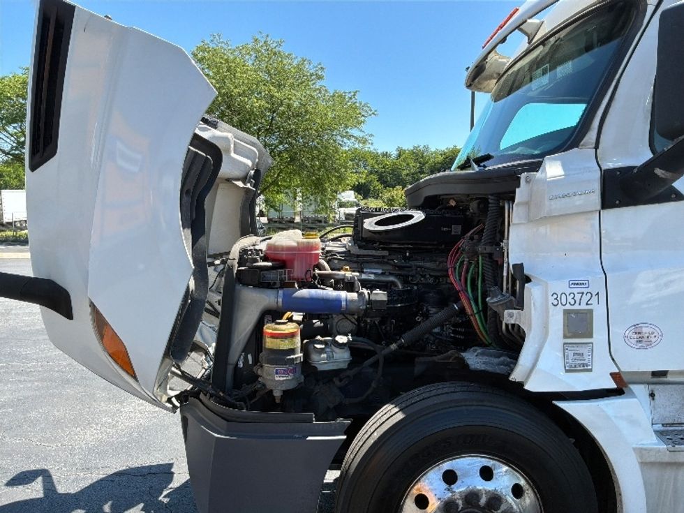 Sleeper Tractor-Heavy Duty Tractors-Freightliner-2020-T12664ST-York-PA-612,057\n\t\tmiles-$ 54,250 - Image 21