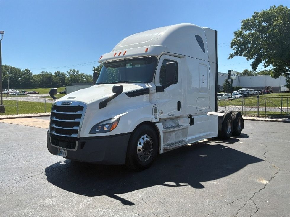 Sleeper Tractor-Heavy Duty Tractors-Freightliner-2020-T12664ST-York-PA-612,057\n\t\tmiles-$ 54,250 - Image 3