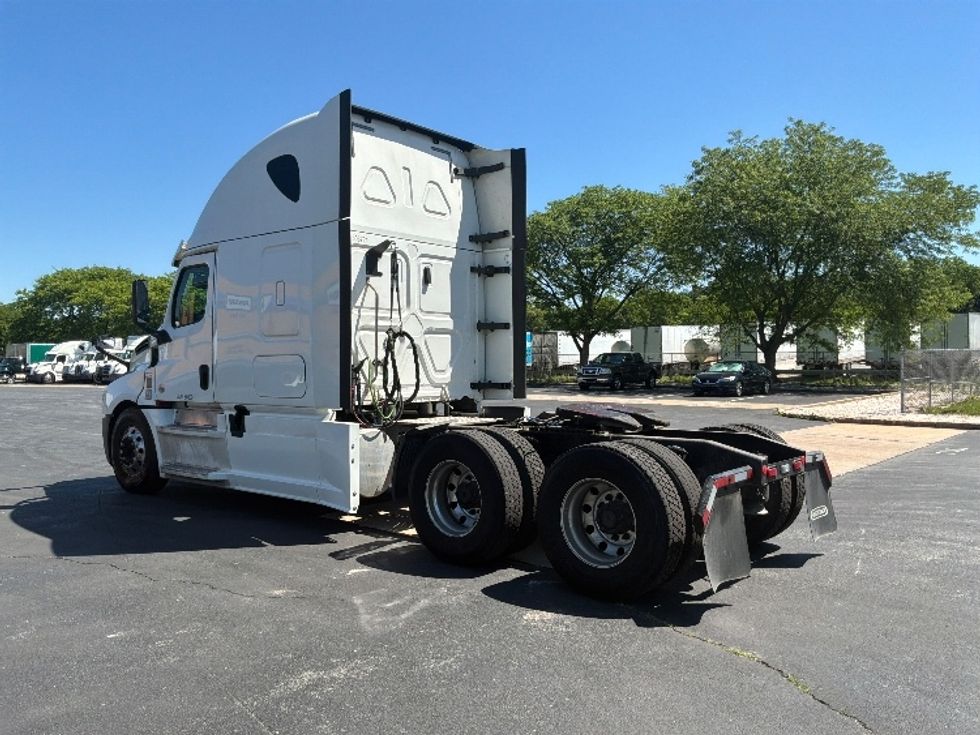 Sleeper Tractor-Heavy Duty Tractors-Freightliner-2020-T12664ST-York-PA-612,057\n\t\tmiles-$ 54,250 - Image 5