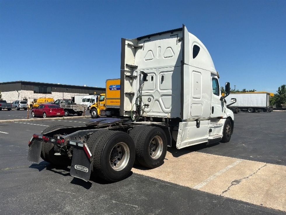 Sleeper Tractor-Heavy Duty Tractors-Freightliner-2020-T12664ST-York-PA-612,057\n\t\tmiles-$ 54,250 - Image 7
