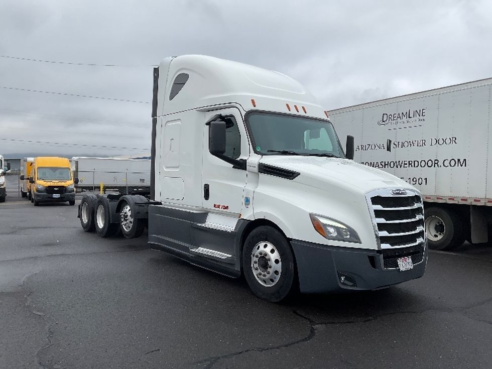 Sleeper Tractor-Heavy Duty Tractors-Freightliner-2020-T12684ST-Clackamas-OR-428,406\n\t\tmiles-$ 76,250 - Image 1