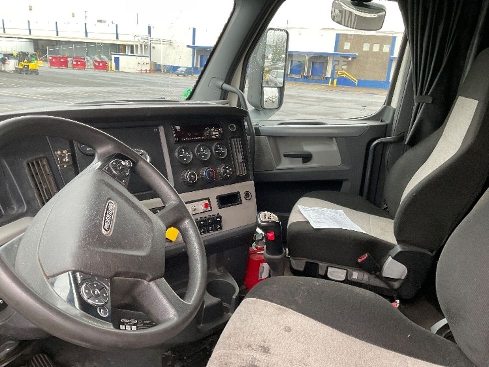 Sleeper Tractor-Heavy Duty Tractors-Freightliner-2020-T12684ST-Clackamas-OR-428,406\n\t\tmiles-$ 76,250 - Image 10