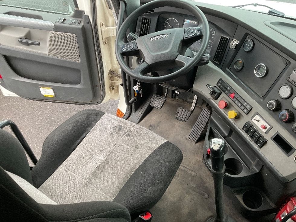 Sleeper Tractor-Heavy Duty Tractors-Freightliner-2020-T12684ST-Clackamas-OR-428,406\n\t\tmiles-$ 76,250 - Image 11