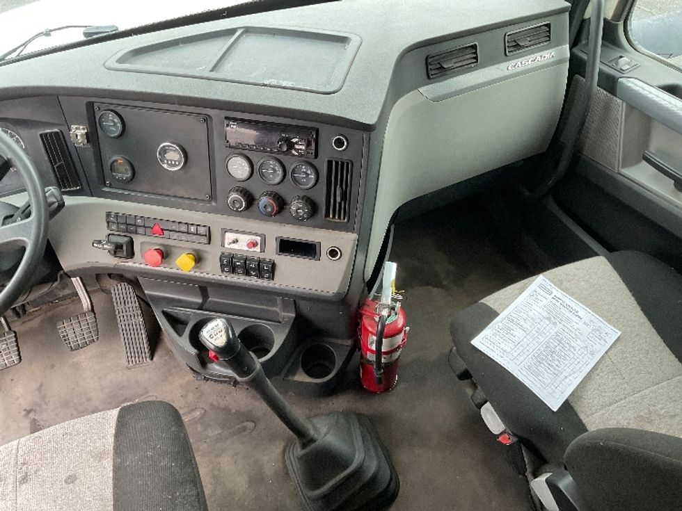 Sleeper Tractor-Heavy Duty Tractors-Freightliner-2020-T12684ST-Clackamas-OR-428,406\n\t\tmiles-$ 76,250 - Image 12