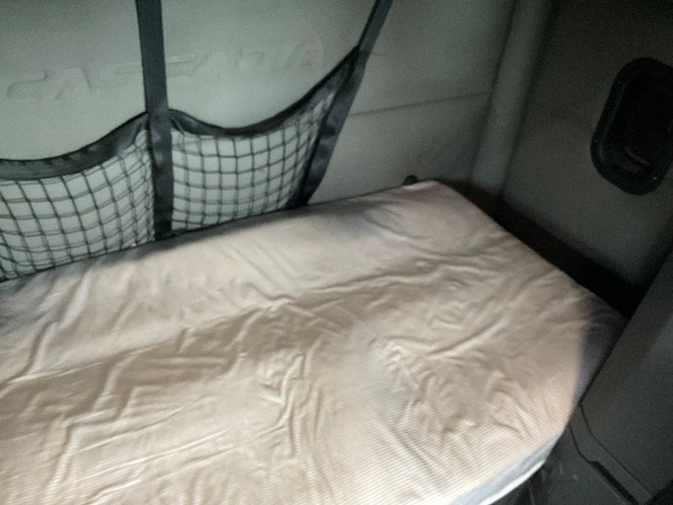 Sleeper Tractor-Heavy Duty Tractors-Freightliner-2020-T12684ST-Clackamas-OR-428,406\n\t\tmiles-$ 76,250 - Image 17