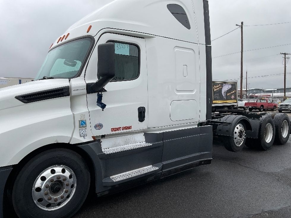 Sleeper Tractor-Heavy Duty Tractors-Freightliner-2020-T12684ST-Clackamas-OR-428,406\n\t\tmiles-$ 76,250 - Image 4