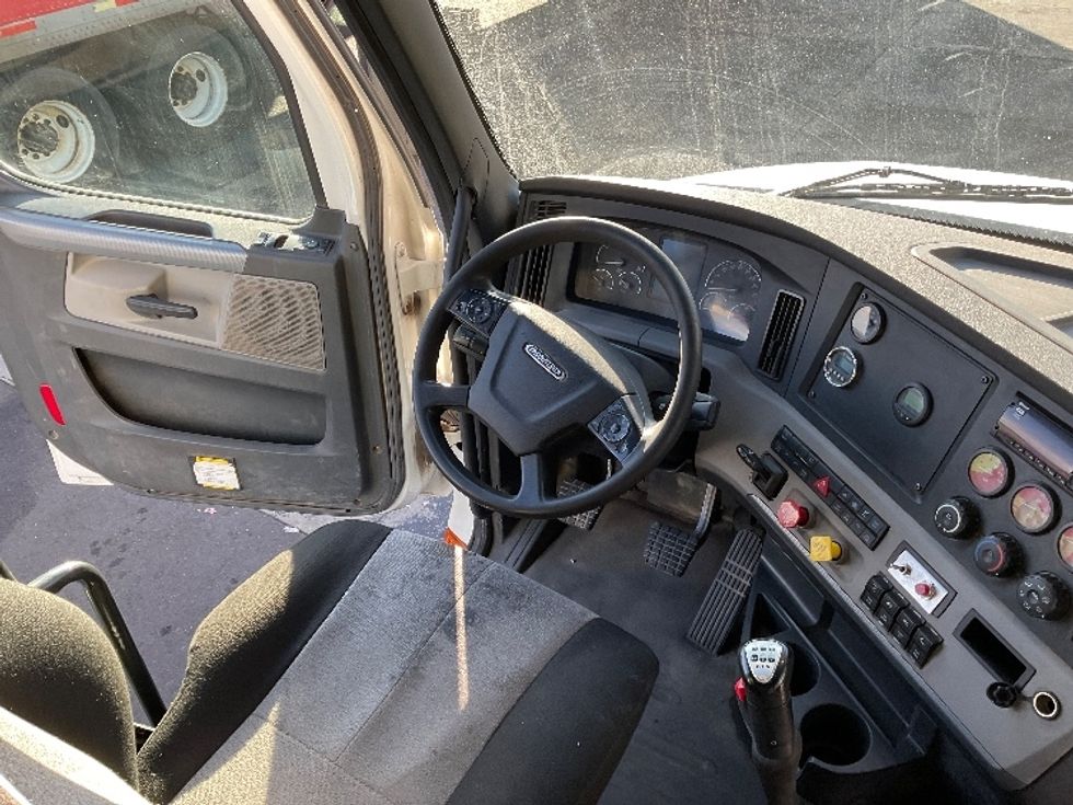 Sleeper Tractor-Heavy Duty Tractors-Freightliner-2020-T12684ST-Clackamas-OR-526,376\n\t\tmiles-$ 70,500 - Image 11