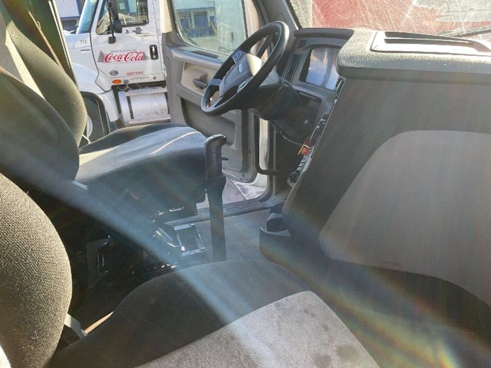 Sleeper Tractor-Heavy Duty Tractors-Freightliner-2020-T12684ST-Clackamas-OR-526,376\n\t\tmiles-$ 70,500 - Image 15