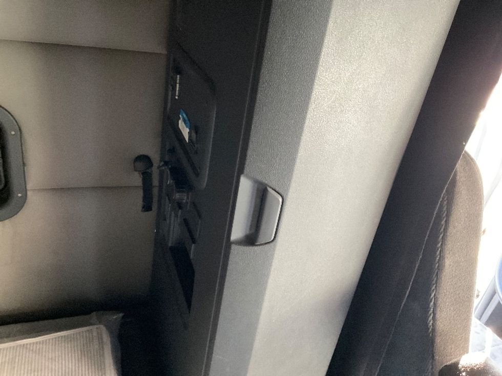 Sleeper Tractor-Heavy Duty Tractors-Freightliner-2020-T12684ST-Clackamas-OR-526,376\n\t\tmiles-$ 70,500 - Image 18