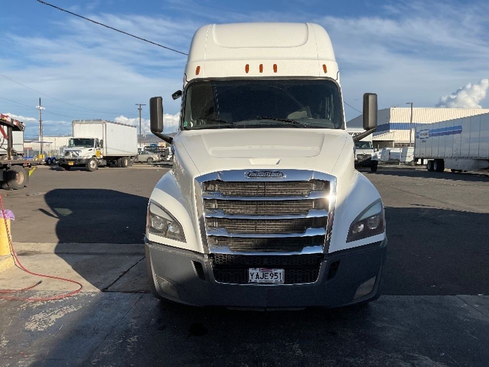 Sleeper Tractor-Heavy Duty Tractors-Freightliner-2020-T12684ST-Clackamas-OR-526,376\n\t\tmiles-$ 70,500 - Image 2