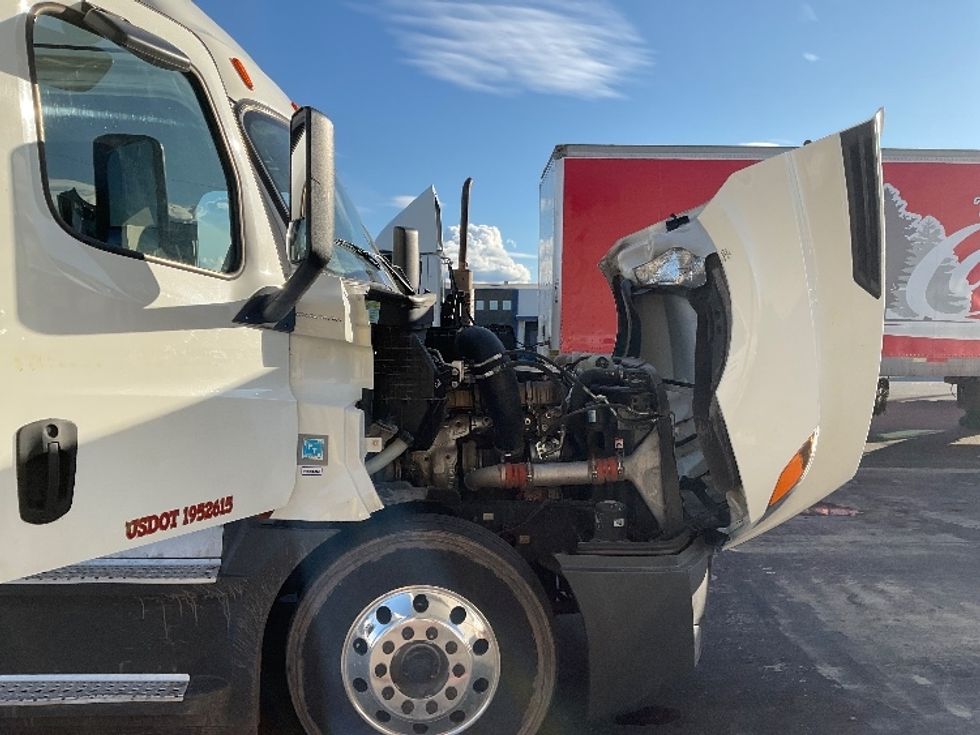 Sleeper Tractor-Heavy Duty Tractors-Freightliner-2020-T12684ST-Clackamas-OR-526,376\n\t\tmiles-$ 70,500 - Image 20