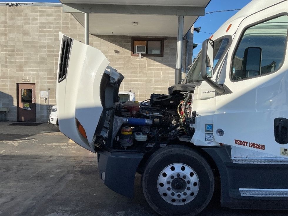 Sleeper Tractor-Heavy Duty Tractors-Freightliner-2020-T12684ST-Clackamas-OR-526,376\n\t\tmiles-$ 70,500 - Image 21