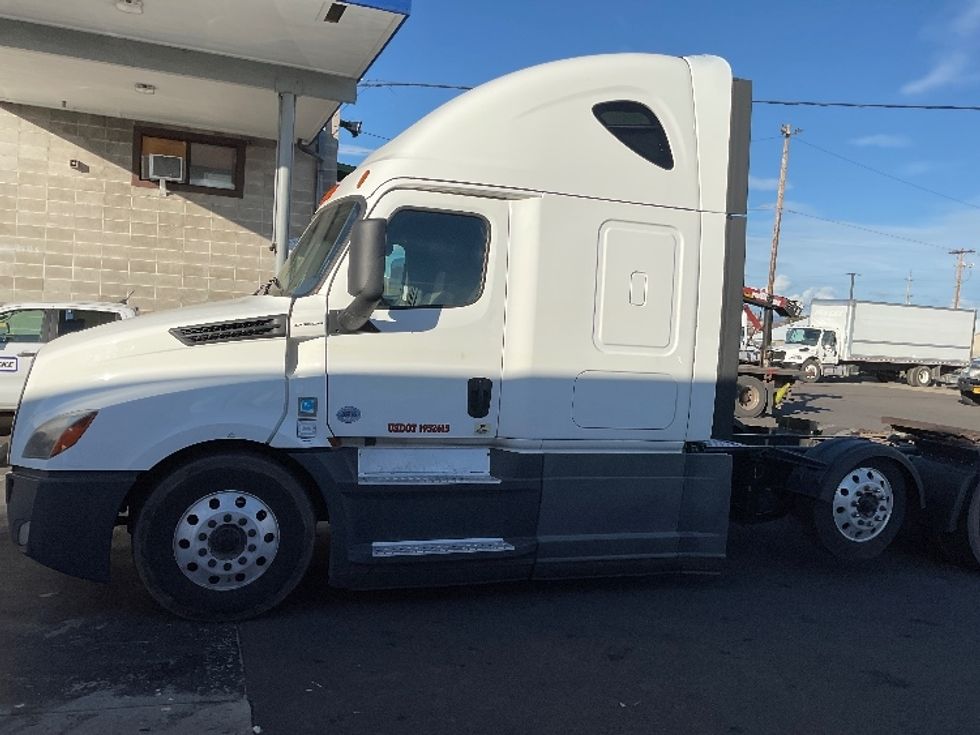 Sleeper Tractor-Heavy Duty Tractors-Freightliner-2020-T12684ST-Clackamas-OR-526,376\n\t\tmiles-$ 70,500 - Image 4