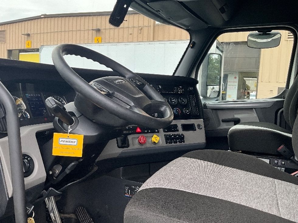 Sleeper Tractor-Heavy Duty Tractors-Freightliner-2020-T12684ST-Portland-OR-539,787\n\t\tmiles-$ 69,000 - Image 10