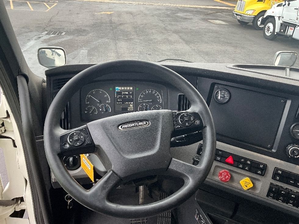 Sleeper Tractor-Heavy Duty Tractors-Freightliner-2020-T12684ST-Portland-OR-539,787\n\t\tmiles-$ 69,000 - Image 11