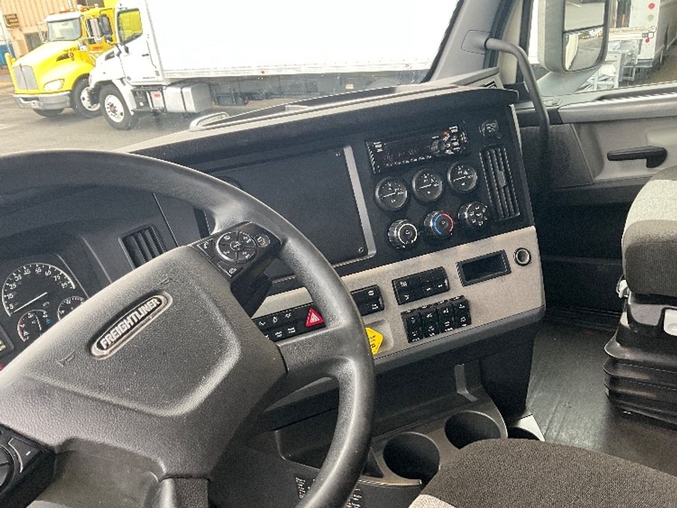 Sleeper Tractor-Heavy Duty Tractors-Freightliner-2020-T12684ST-Portland-OR-539,787\n\t\tmiles-$ 69,000 - Image 12