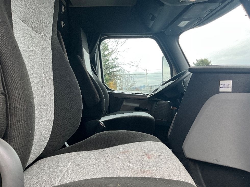 Sleeper Tractor-Heavy Duty Tractors-Freightliner-2020-T12684ST-Portland-OR-539,787\n\t\tmiles-$ 69,000 - Image 15