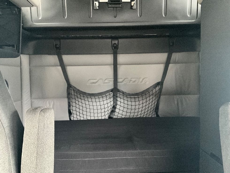 Sleeper Tractor-Heavy Duty Tractors-Freightliner-2020-T12684ST-Portland-OR-539,787\n\t\tmiles-$ 69,000 - Image 16