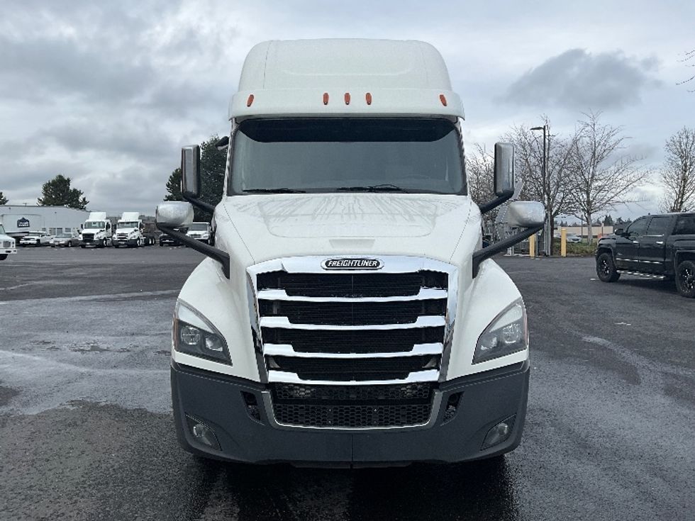 Sleeper Tractor-Heavy Duty Tractors-Freightliner-2020-T12684ST-Portland-OR-539,787\n\t\tmiles-$ 69,000 - Image 2