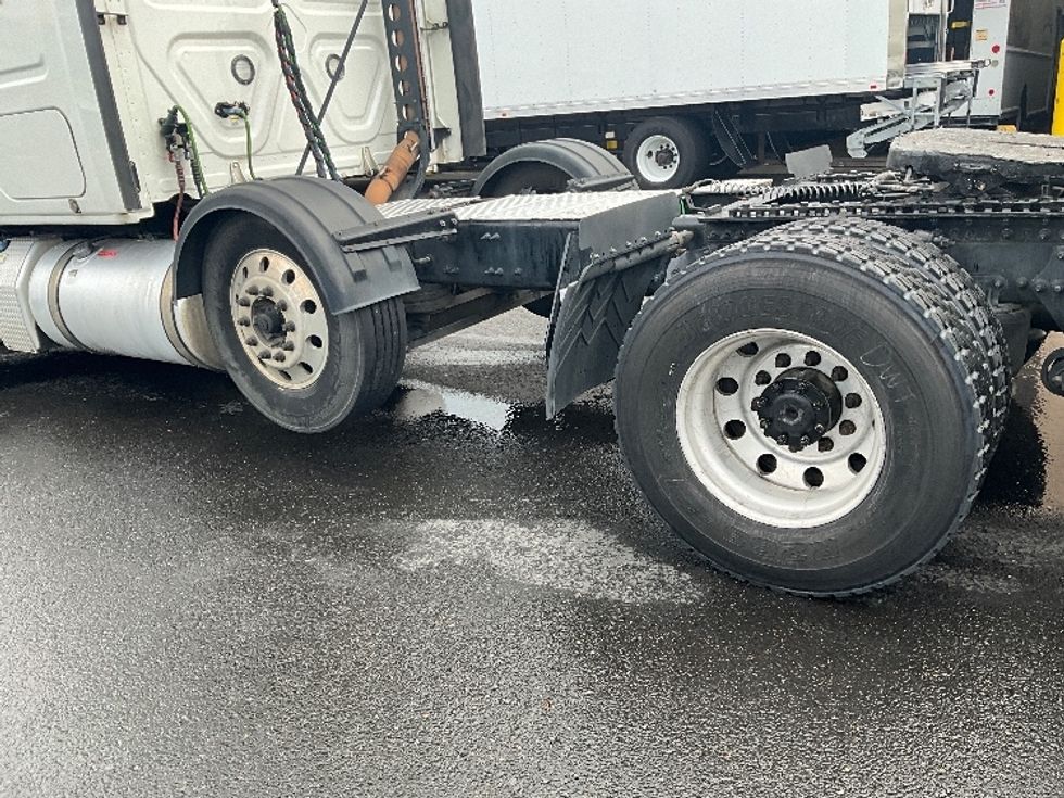 Sleeper Tractor-Heavy Duty Tractors-Freightliner-2020-T12684ST-Portland-OR-539,787\n\t\tmiles-$ 69,000 - Image 22