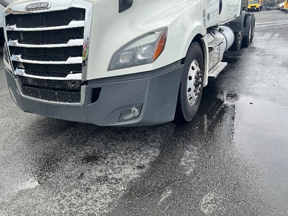 Sleeper Tractor-Heavy Duty Tractors-Freightliner-2020-T12684ST-Portland-OR-539,787\n\t\tmiles-$ 69,000 - Image 24