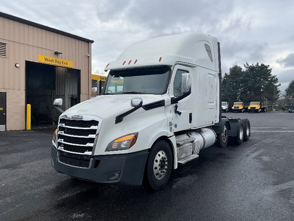 Sleeper Tractor-Heavy Duty Tractors-Freightliner-2020-T12684ST-Portland-OR-539,787\n\t\tmiles-$ 69,000 - Image 3
