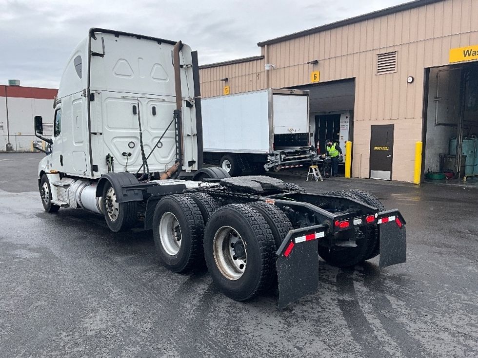 Sleeper Tractor-Heavy Duty Tractors-Freightliner-2020-T12684ST-Portland-OR-539,787\n\t\tmiles-$ 69,000 - Image 5