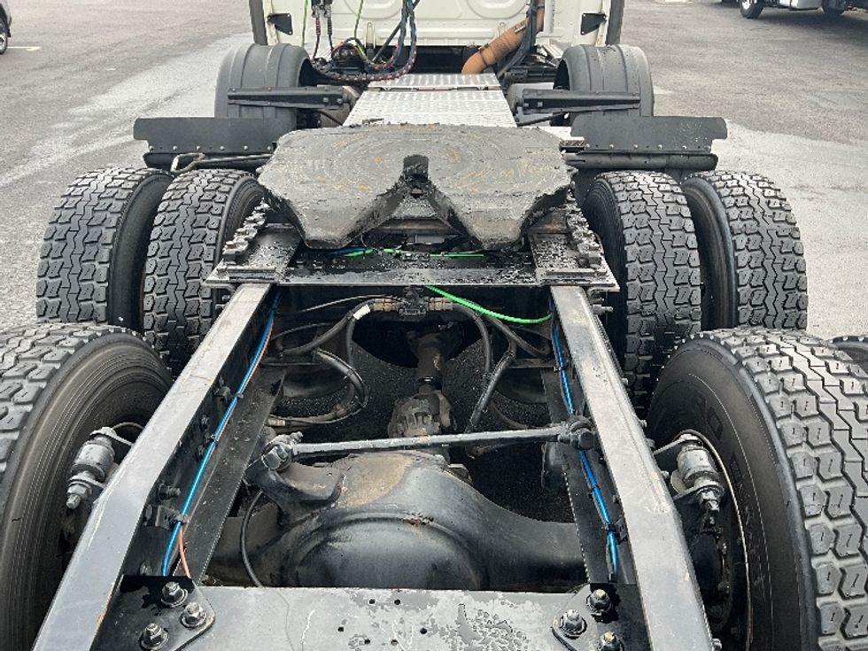 Sleeper Tractor-Heavy Duty Tractors-Freightliner-2020-T12684ST-Portland-OR-539,787\n\t\tmiles-$ 69,000 - Image 6