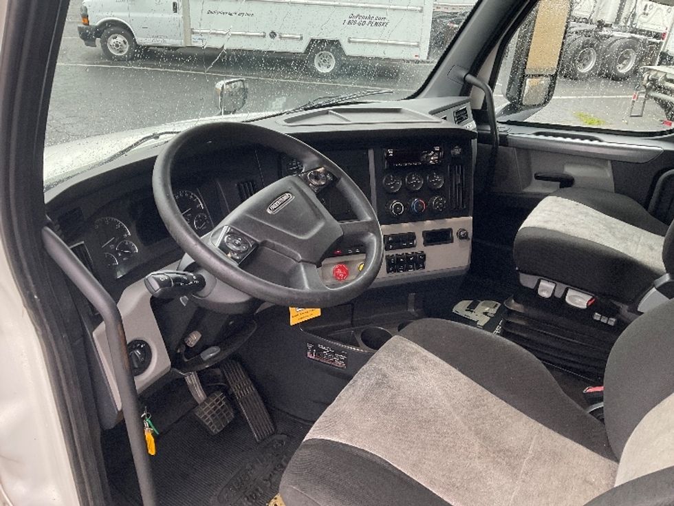 Sleeper Tractor-Heavy Duty Tractors-Freightliner-2020-T12684ST-Tacoma-WA-420,214\n\t\tmiles-$ 79,500 - Image 10