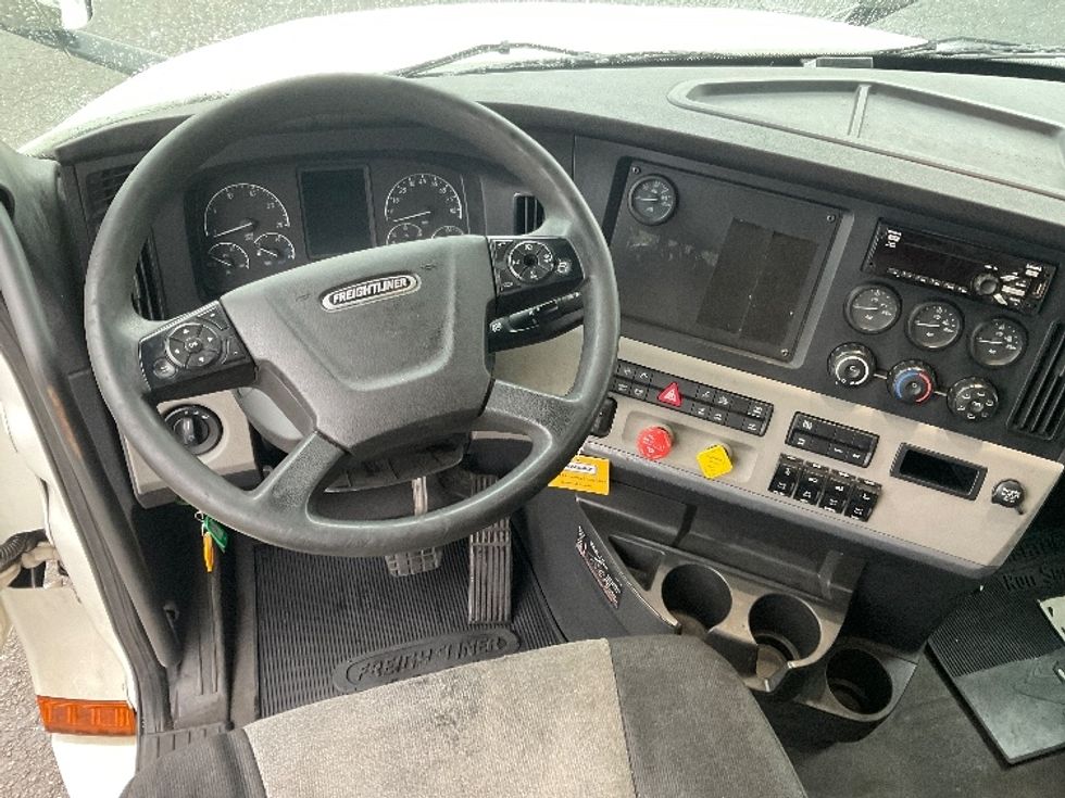 Sleeper Tractor-Heavy Duty Tractors-Freightliner-2020-T12684ST-Tacoma-WA-420,214\n\t\tmiles-$ 79,500 - Image 11