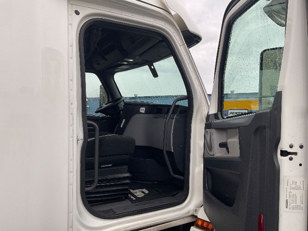 Sleeper Tractor-Heavy Duty Tractors-Freightliner-2020-T12684ST-Tacoma-WA-420,214\n\t\tmiles-$ 79,500 - Image 13