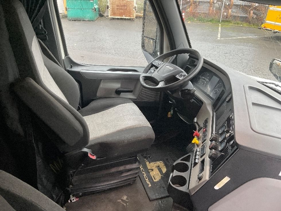 Sleeper Tractor-Heavy Duty Tractors-Freightliner-2020-T12684ST-Tacoma-WA-420,214\n\t\tmiles-$ 79,500 - Image 15