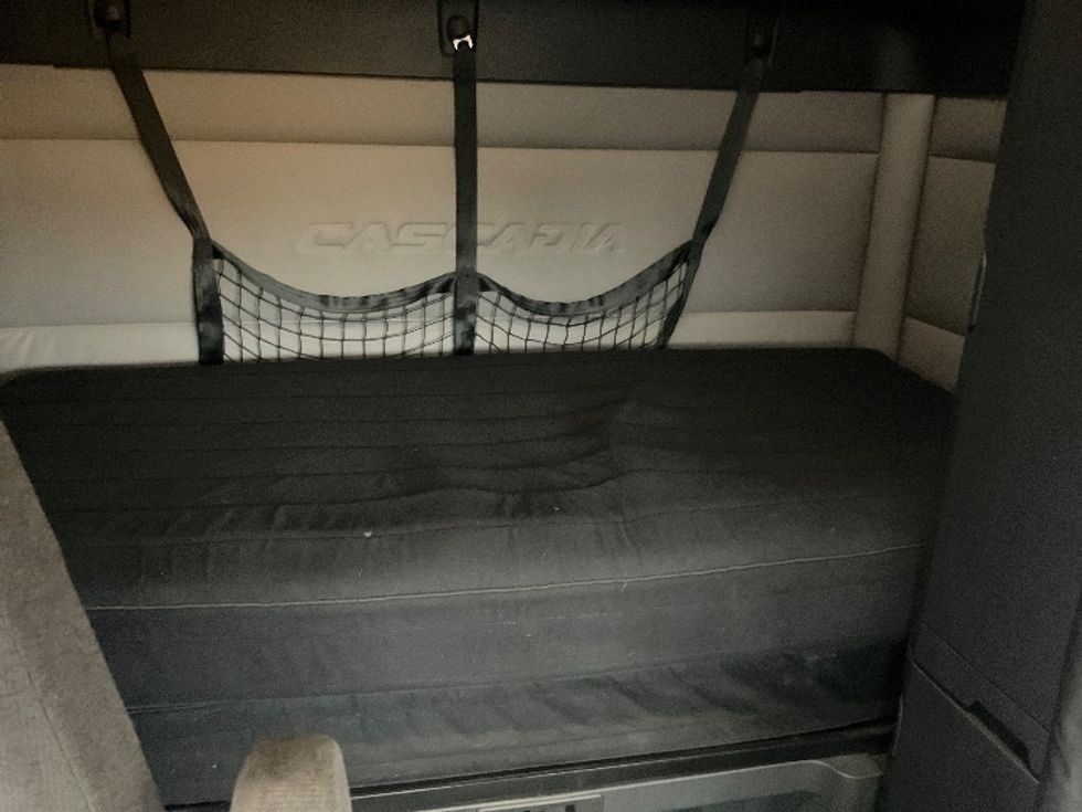 Sleeper Tractor-Heavy Duty Tractors-Freightliner-2020-T12684ST-Tacoma-WA-420,214\n\t\tmiles-$ 79,500 - Image 16