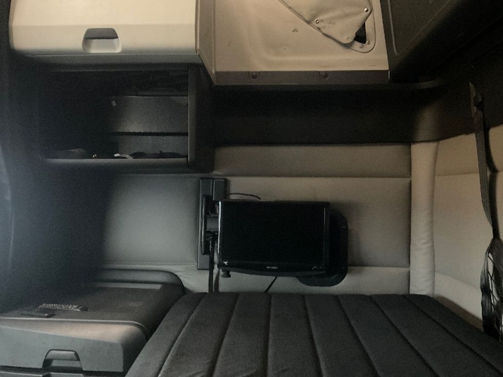 Sleeper Tractor-Heavy Duty Tractors-Freightliner-2020-T12684ST-Tacoma-WA-420,214\n\t\tmiles-$ 79,500 - Image 19