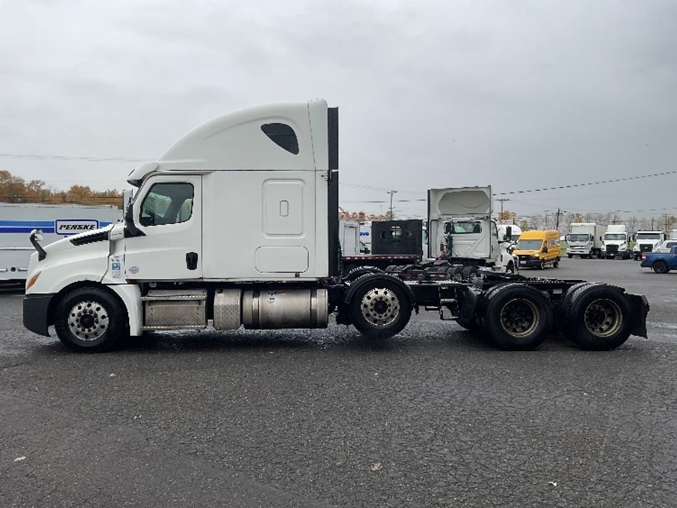 Sleeper Tractor-Heavy Duty Tractors-Freightliner-2020-T12684ST-Tacoma-WA-420,214\n\t\tmiles-$ 79,500 - Image 4