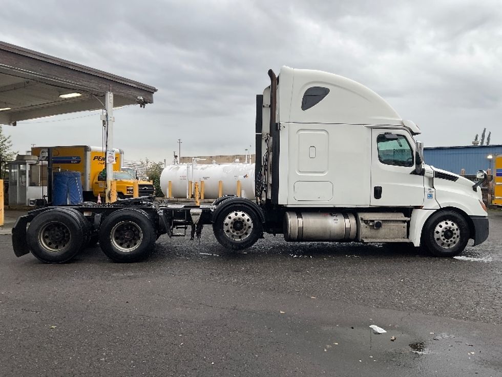 Sleeper Tractor-Heavy Duty Tractors-Freightliner-2020-T12684ST-Tacoma-WA-420,214\n\t\tmiles-$ 79,500 - Image 8