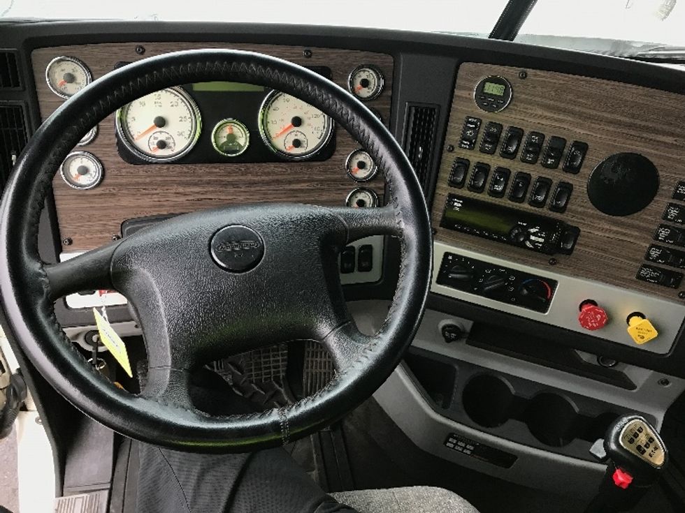 Sleeper Tractor-Heavy Duty Tractors-Freightliner-2021-D12264SD-Saint Laurent-PQ-789,995\n\t\tkm-$ 93,250 - Image 11