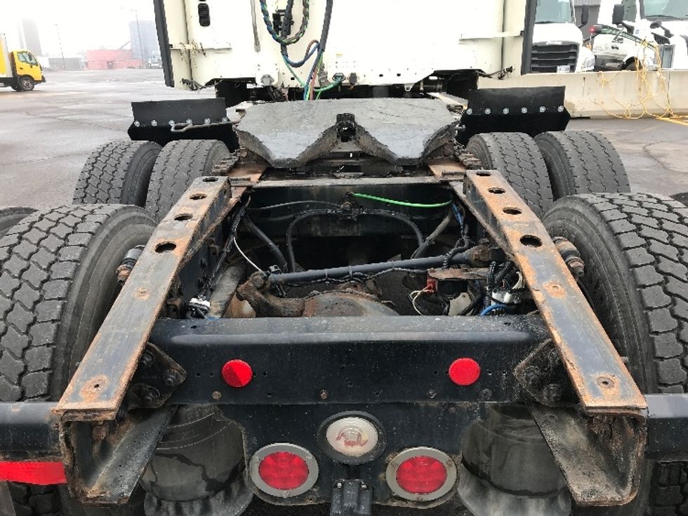 Sleeper Tractor-Heavy Duty Tractors-Freightliner-2021-D12264SD-Saint Laurent-PQ-789,995\n\t\tkm-$ 93,250 - Image 6